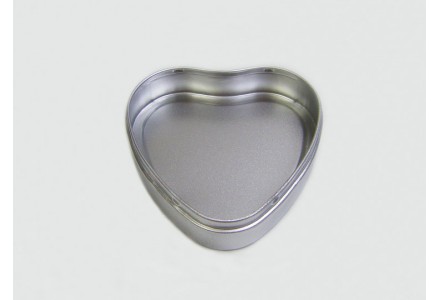 T3184 - Drawn Heart Shaped Tin