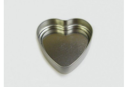 T3252 - Drawn Heart Shaped Tin